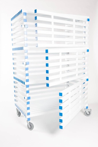 CLOSED CABINET WITH CASTORS - 3 LEVELS 750X1870H 